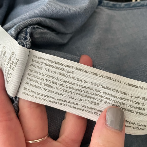 NWT Soft Abercrombie Chambray Blue Button Down Shirt - Picture 9 of 9